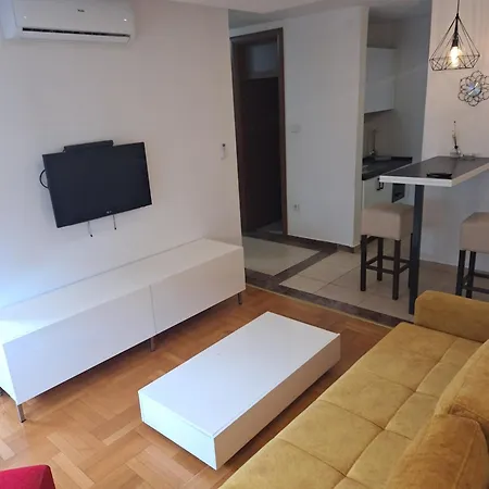 Luks 2 דירה באניה לוקה