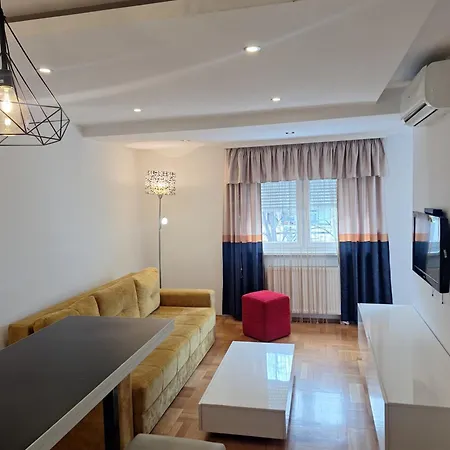 Apartment Luks 2 *